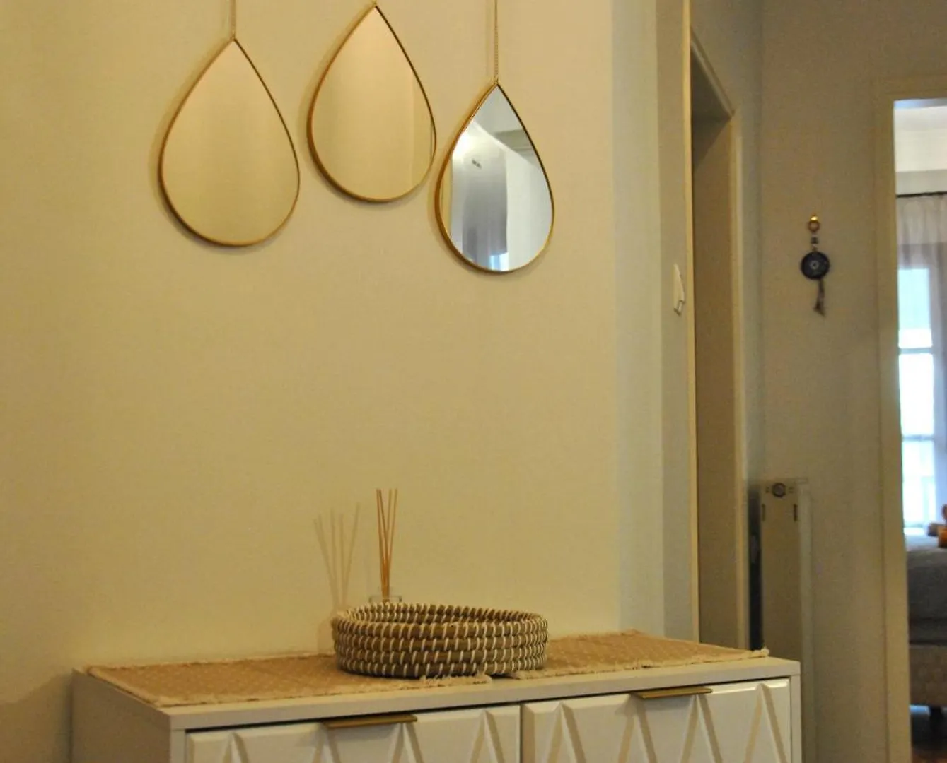4 Seasons Breeze / Thessaloniki Apartment